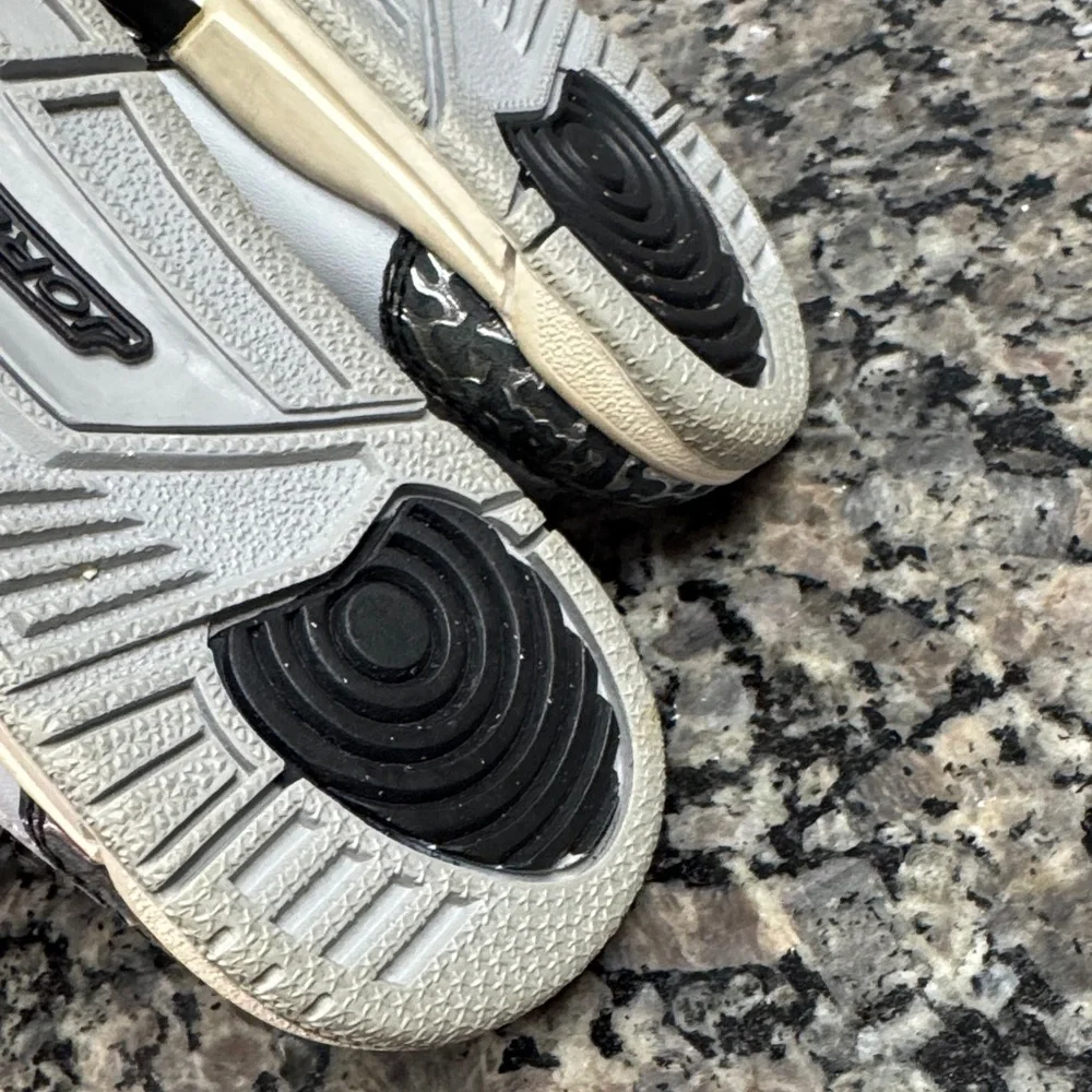 Jordan toddler Gray and Black Sneakers EUC 4 - Picture 6 of 10